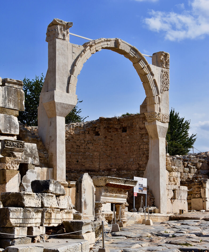 Fountain of Pollio. Ephesus – Visiting Turkey's Most Impressive Ruins.