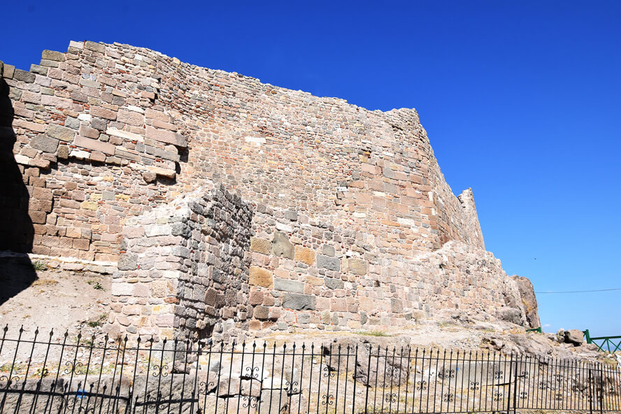 Acropolis Walls. Pergamon – Visiting Turkey’s Roman Stronghold.
