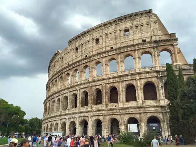 Admiring the Colosseum | Location: Rome,  Italy