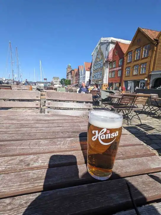 Enjoying the sun in the only Hanseatic district | Location: Bergen,  Norway