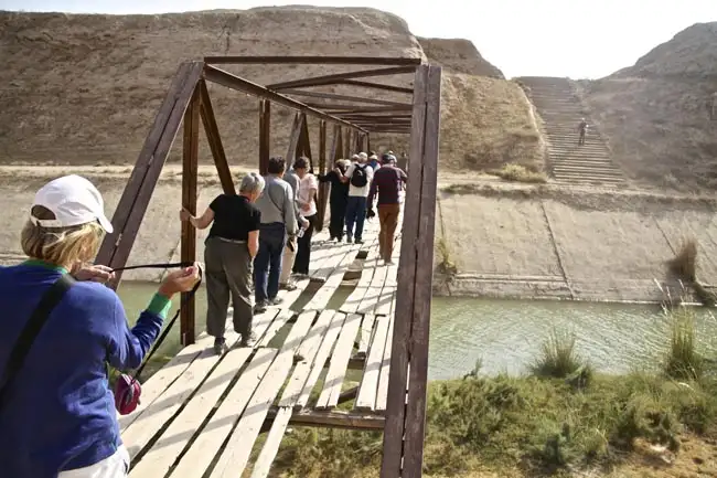 The Tour Group approaching the Archaeological site of Afrasiab | Location: Samarkand,  Uzbekistan