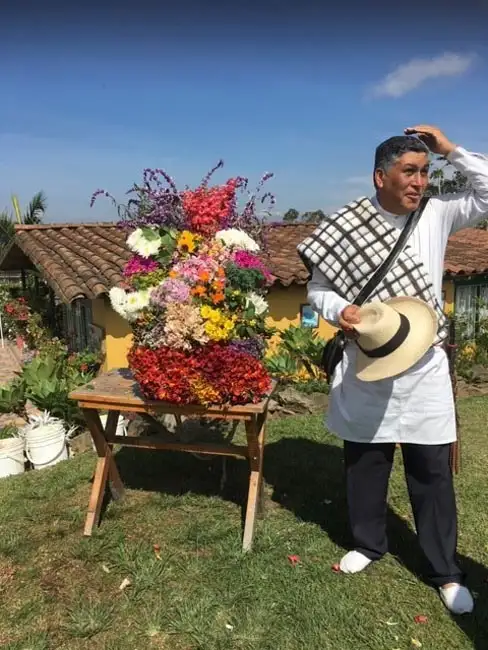 Medellin: Silletero and his flower silletas in Santa Elena | Location: Colombia